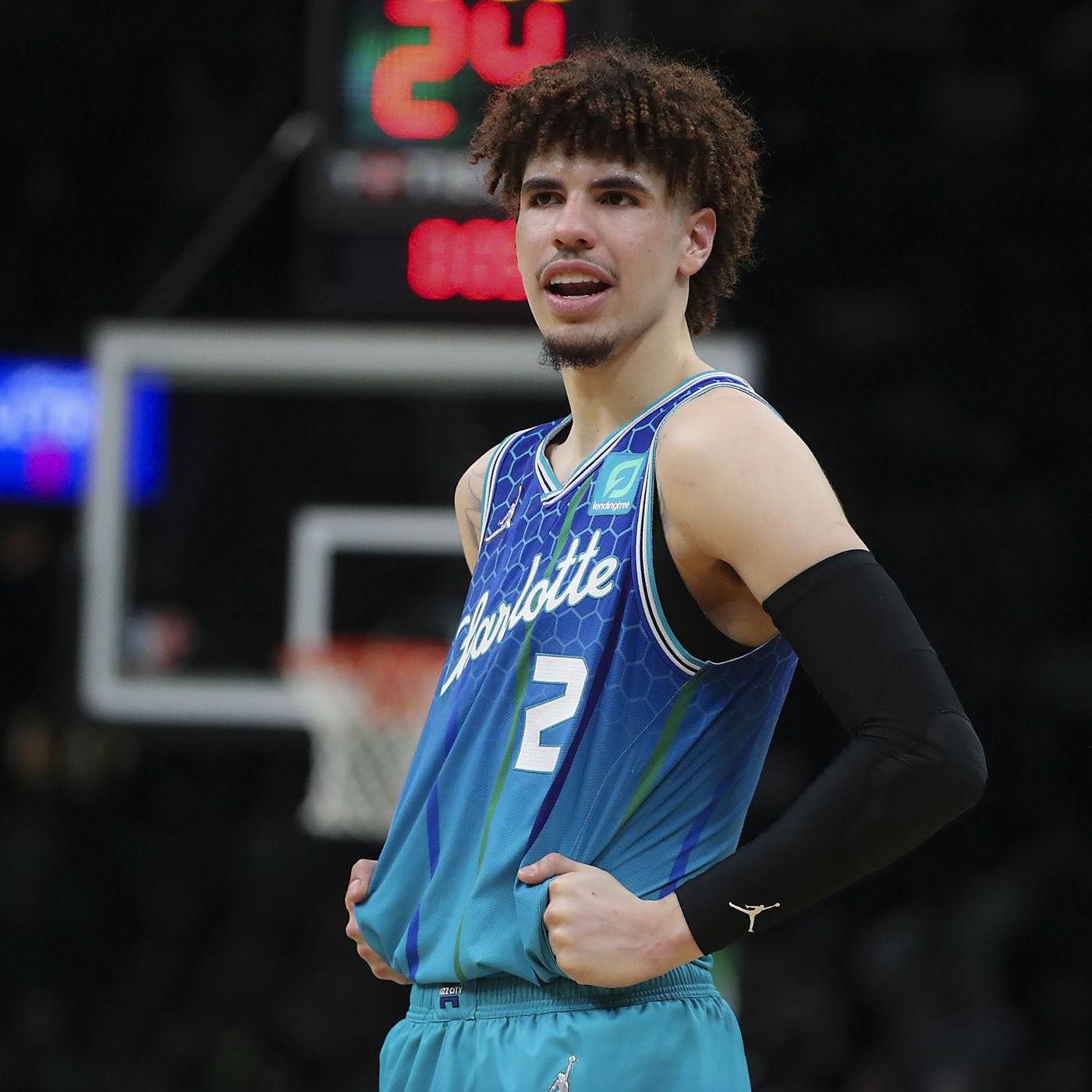 包含欧篮联加时末段走向成谜；夏洛特黄蜂远射贴柱；球迷炸锅；年轻球员得到机会的词条