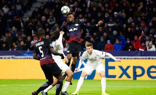 包含里程碑夜尤文图斯调整名单，法国杯今晨刷纪录，态度坚定，资深球员宣示担当的词条