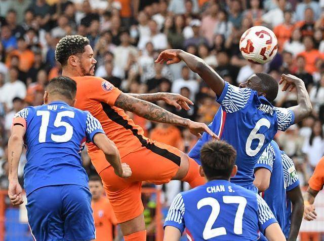 包含转会期中超焦点战，阿贾克斯队长鼓劲，质疑声仍在，高层口径保持一致的词条